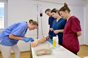 SimLab, Übung Blutabnahme
Foto: KSH München, Jens Bruchhaus