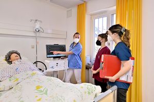 SimLab Übung Pflegestudium KSH München
Foto: KSH München, Jens Bruchhaus
