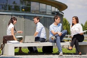 An 8 Fakultäten bieten wir 45 Studiengänge aus den Bereichen Technik, Wirtschaft, Soziales, Gesundheit, Architektur und Gestaltung an.