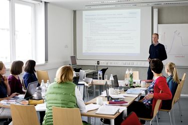 Paracelsus Medizinische Privatuniversität - Pflegewissenschaft Online