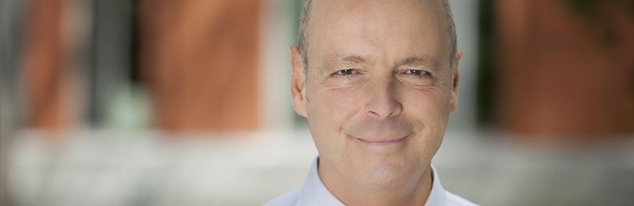 Interview Pflegedienstleitung lächelnder Mann