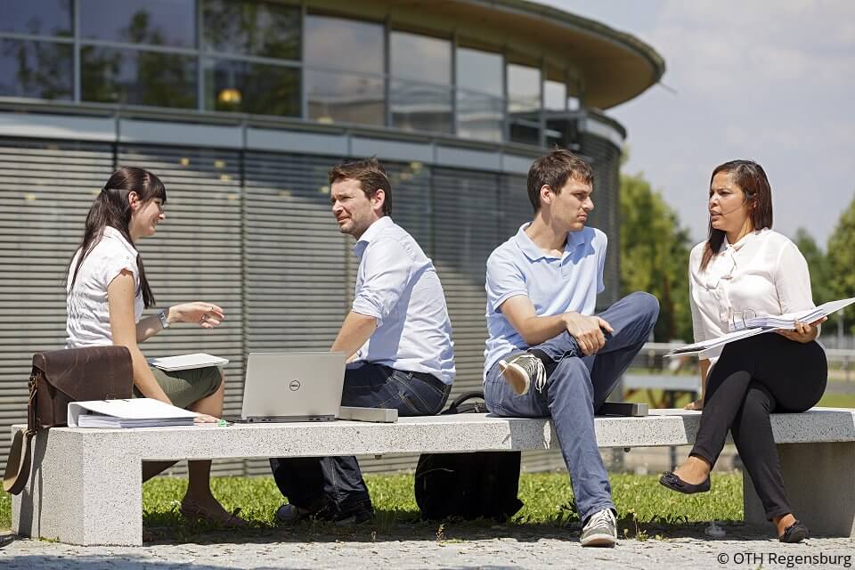 An 8 Fakultäten bieten wir 45 Studiengänge aus den Bereichen Technik, Wirtschaft, Soziales, Gesundheit, Architektur und Gestaltung an.