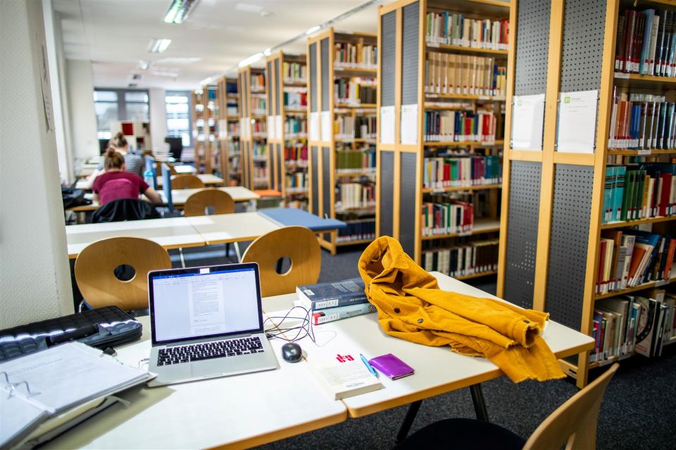 Bibliothek Groß